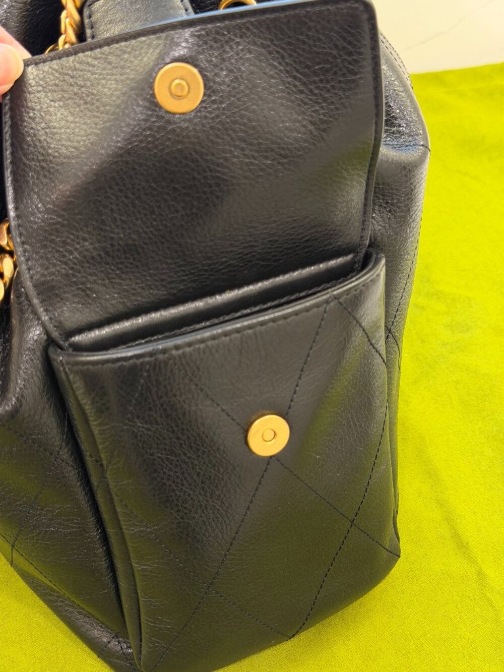 TORY BURCH LARGE CHARLIE QUILTED DRAWSTRING SHOULDER BAG, BLACK - Picture 3 of 15